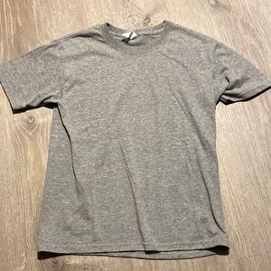 Boys plain gray t shirt.